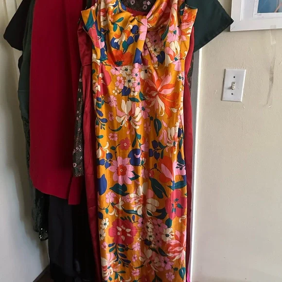 Hello Molly “Intriging Girl’ maxi dress, golden orange floral print - Picture 4 of 6